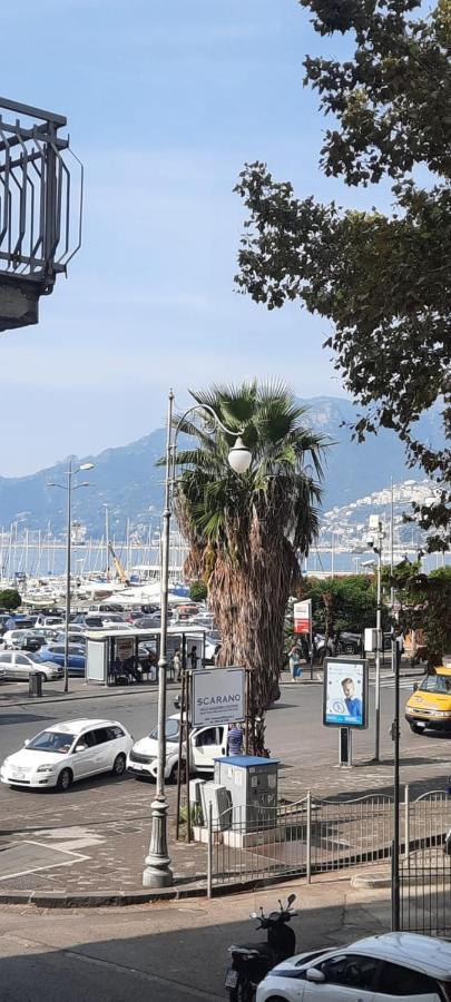 Affittacamere Central Concordia Salerno Bagian luar foto