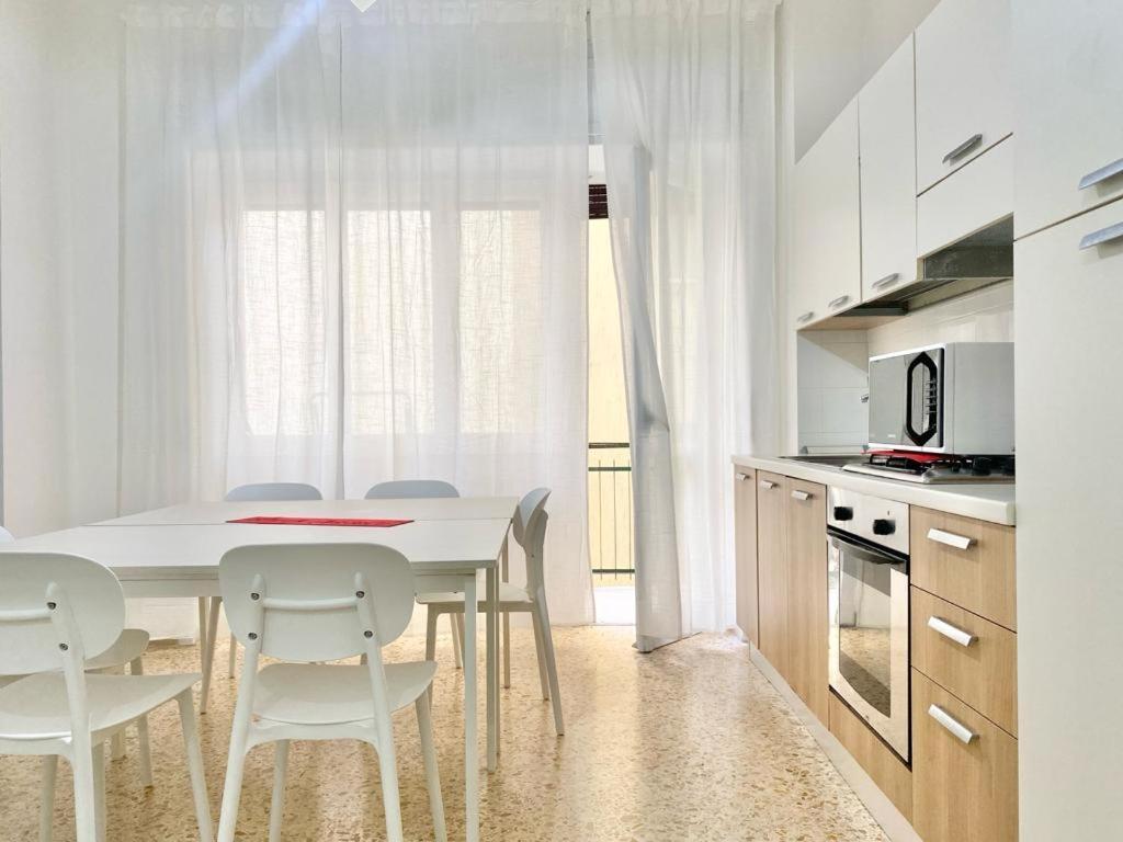 Affittacamere Central Concordia Salerno Bagian luar foto